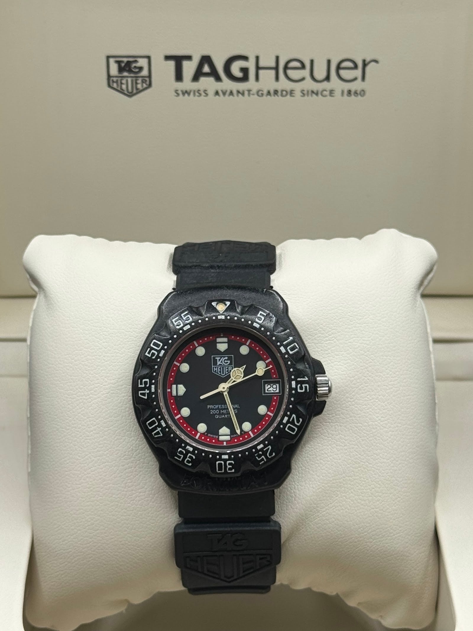TAG Heuer Formula 1 vintage esfera negra y roja